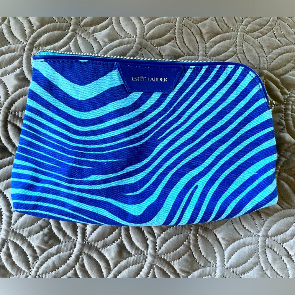 Estée Lauder Pure Color Envy eye shadow and makeup bag. Untouched. NWT❣️ - Picture 4 of 8